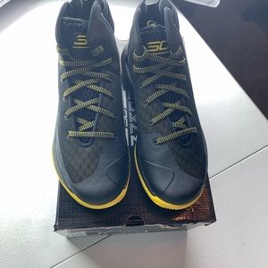 Under Armour UA GS SC 3Zero Size 7 Youth Shoes